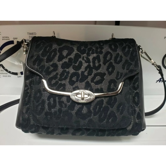Coach Handbags - 🌈☂️‼️FINAL PRICE ⬇️💯Auth Coach Crossbody Bag